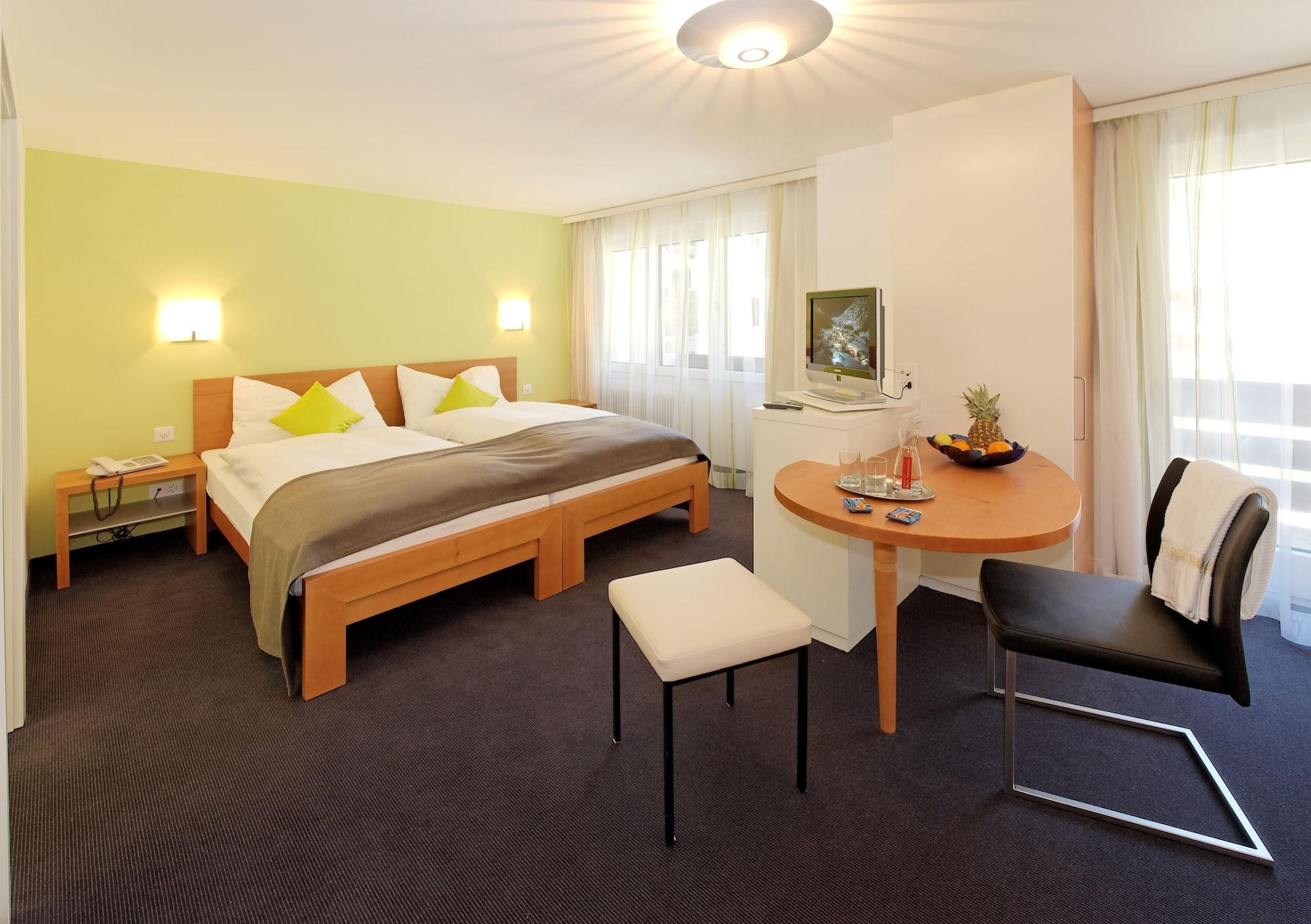 Hotel Kristall Saas-Almagell ภายนอก รูปภาพ
