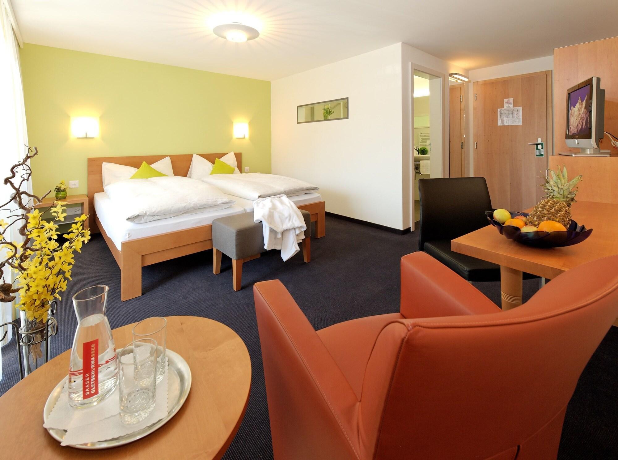 Hotel Kristall Saas-Almagell ภายนอก รูปภาพ