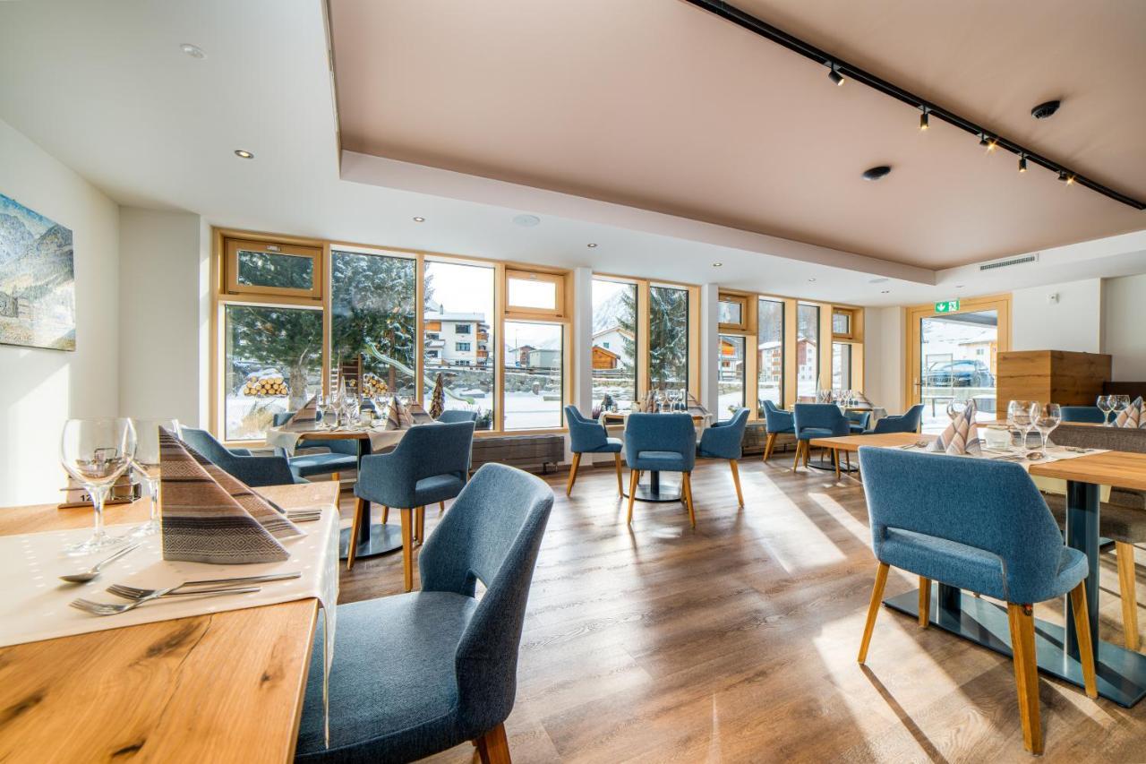 Hotel Kristall Saas-Almagell ภายนอก รูปภาพ