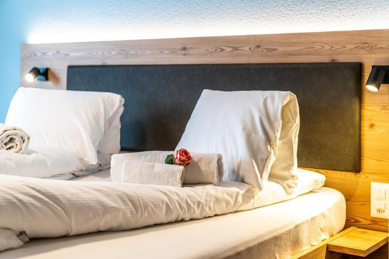 Hotel Kristall Saas-Almagell ภายนอก รูปภาพ