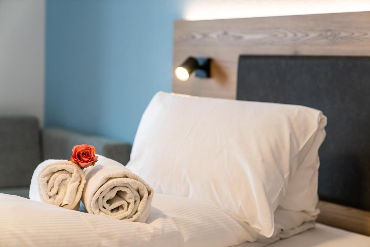 Hotel Kristall Saas-Almagell ภายนอก รูปภาพ