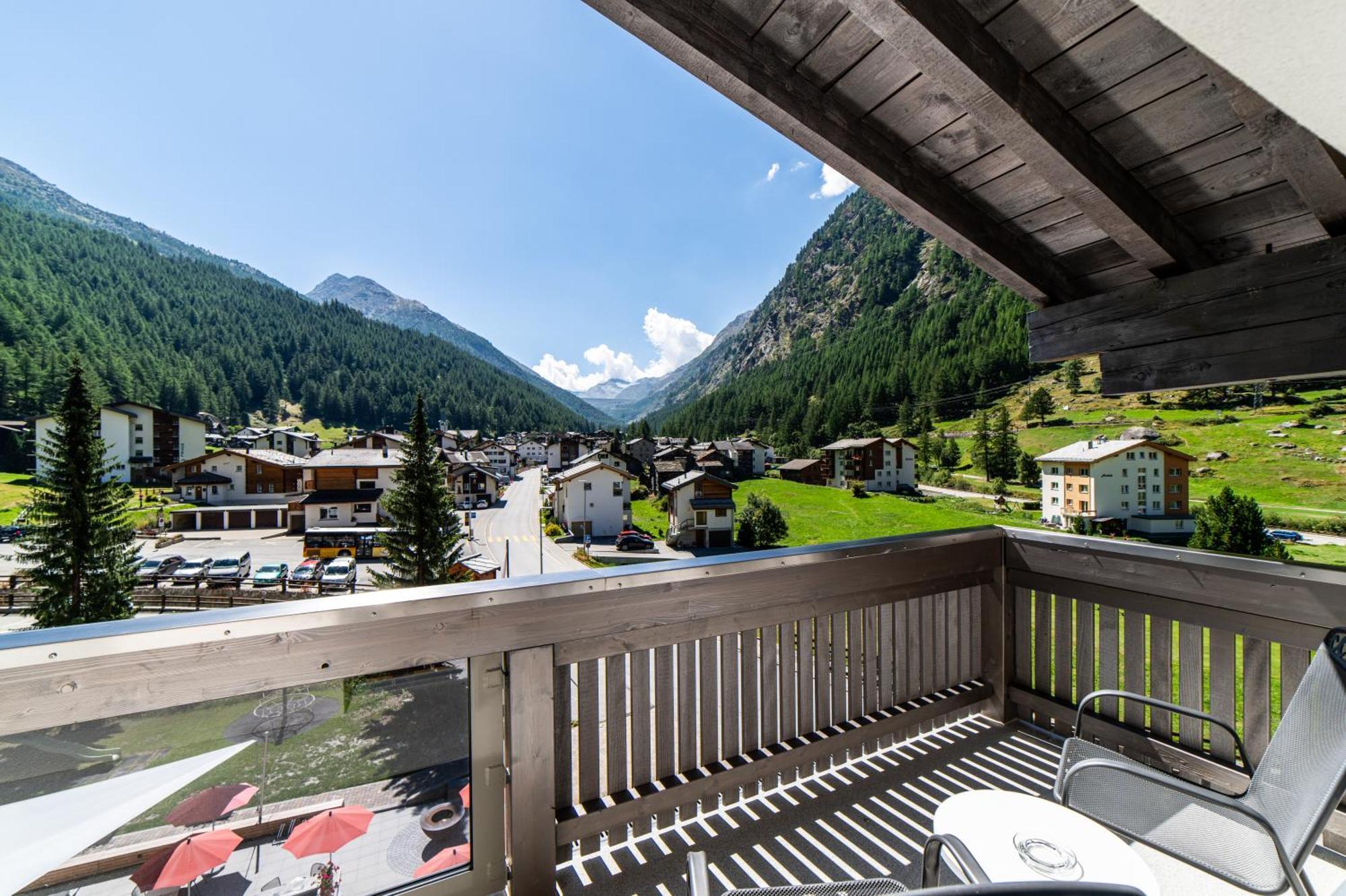 Hotel Kristall Saas-Almagell ภายนอก รูปภาพ